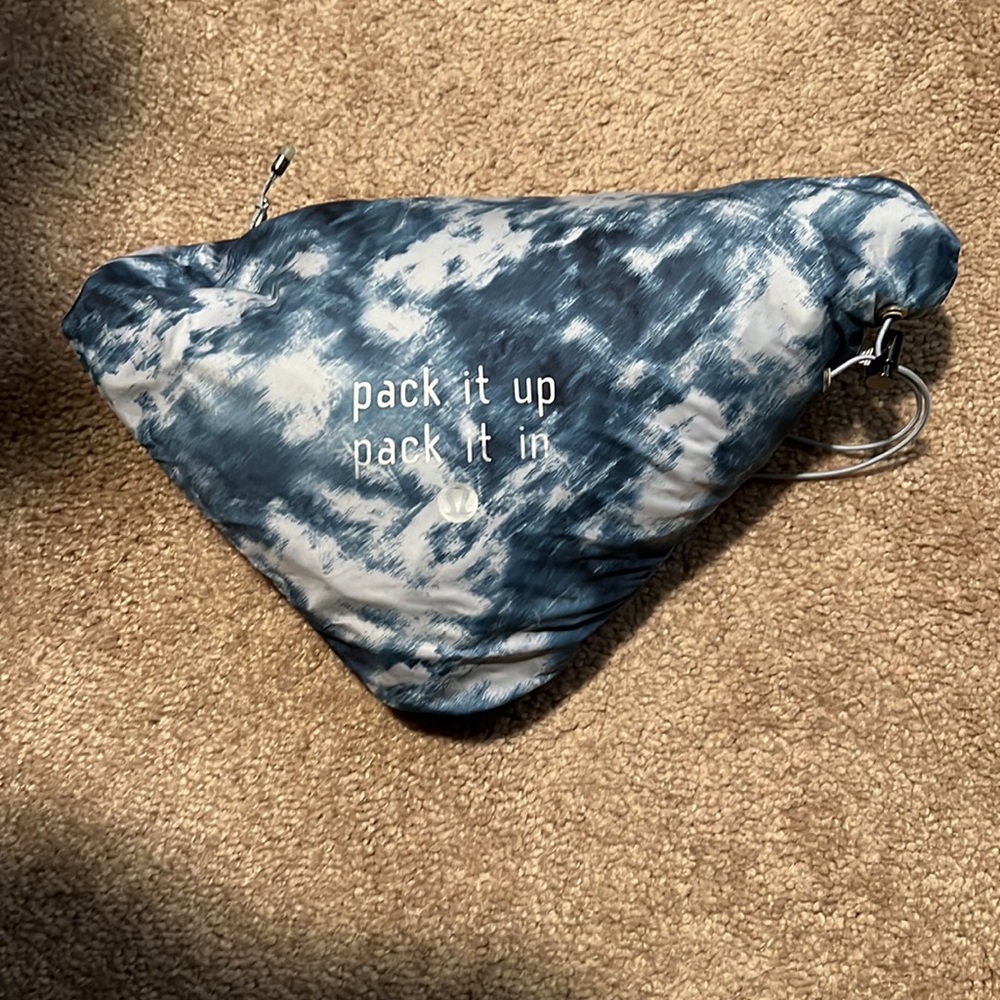 Breathable, Packable Lululemon Jacket - image 4